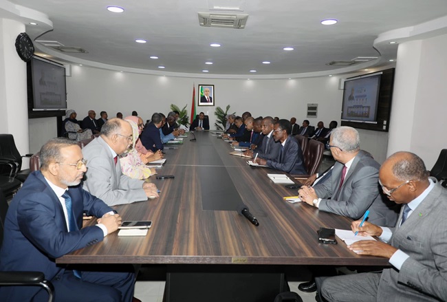 الوزير الأول الموريتاني يترأس اجتماعا لإطلاق البعثات الوزارية تحضيرا للمرحلة الثانية من البرنامج الاستعجالي