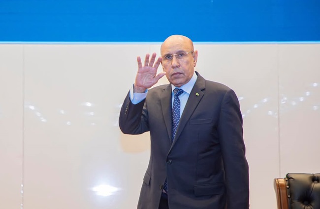 الرئيس الموريتاني يقرر السفر إلى دولة قطر للتعزية في الأمير السابق حمد بن خليفة آل ثاني