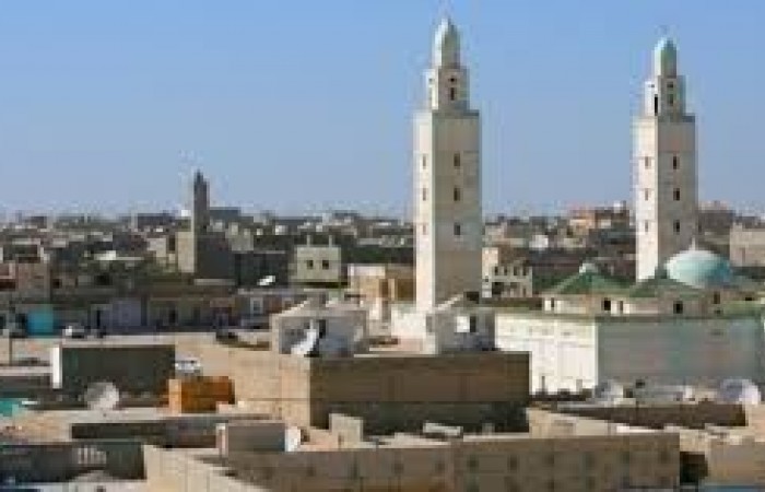 خطير: إمام مسجد يعظ في النهار ويدير وكرا للدعارة والقمار في الليل