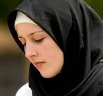 فتاة يهودية فاتنة تدخل الاسلام لسبب عجيب