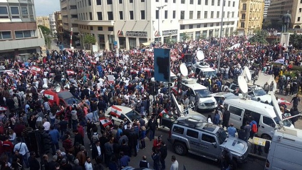 لاف اللبنانيين يتظاهرون