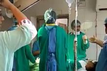 طبيبان تركا امرأة حامل أثناء عملية جراحية وخاضا شجاراً حول تناولها طعاماً قبل العملية أم لا!